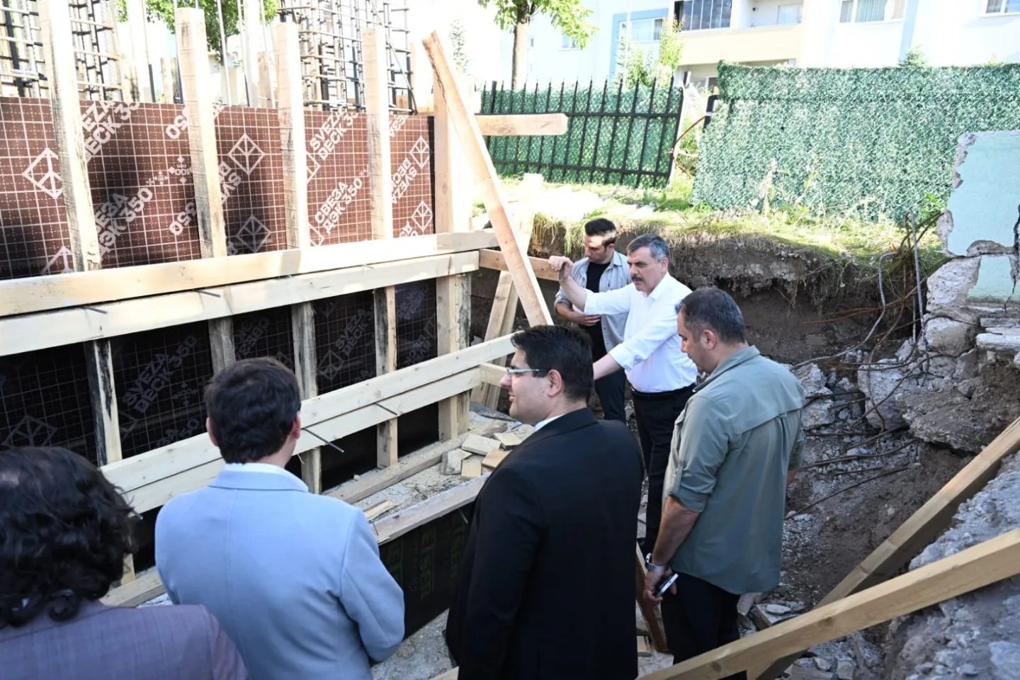 Vali Çiftçi, Bölge İdare Mahkemesi ek bina inşaatında incelemelerde bulundu
