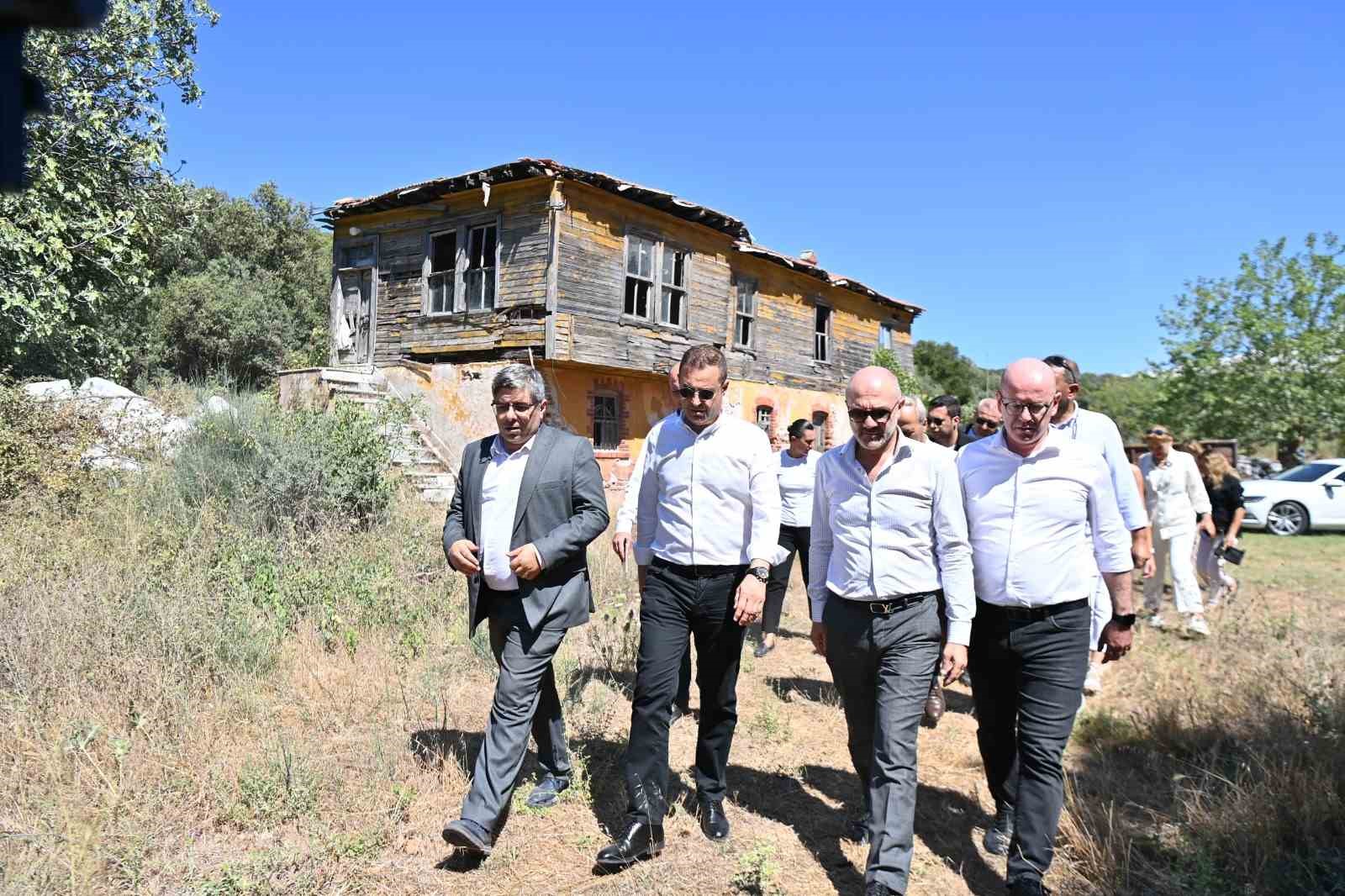 Başkan Ahmet Akın, Marmara Mermer Taş Fabrikası’nı geleceğe kazandıracak
