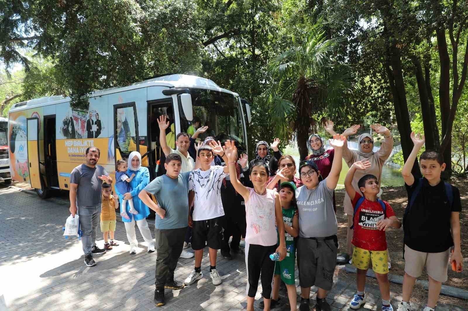 Sultangazi Belediyesi engelli bireylere Yıldız Sarayı’nı gezme fırsatı sundu
