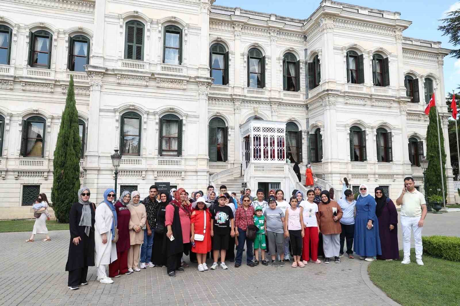 Sultangazi Belediyesi engelli bireylere Yıldız Sarayı’nı gezme fırsatı sundu
