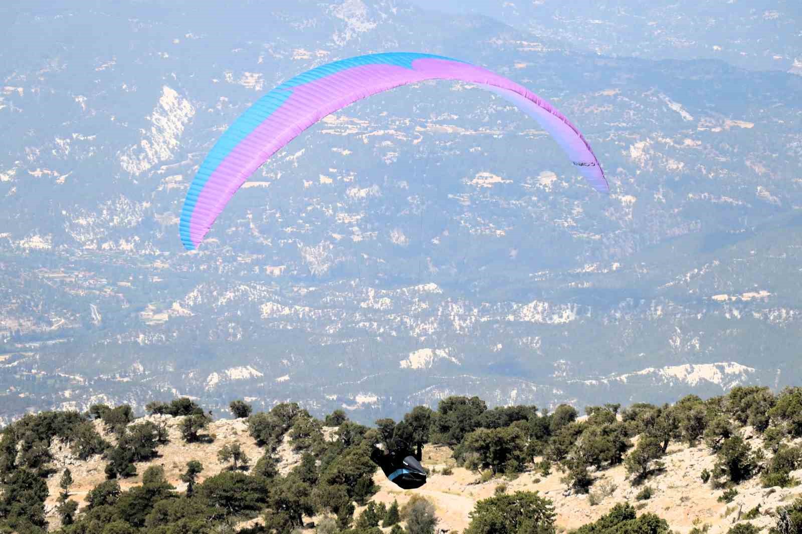 Yamaç Paraşütü Dünya Kupası heyecanı Çameli şemalarında başladı
