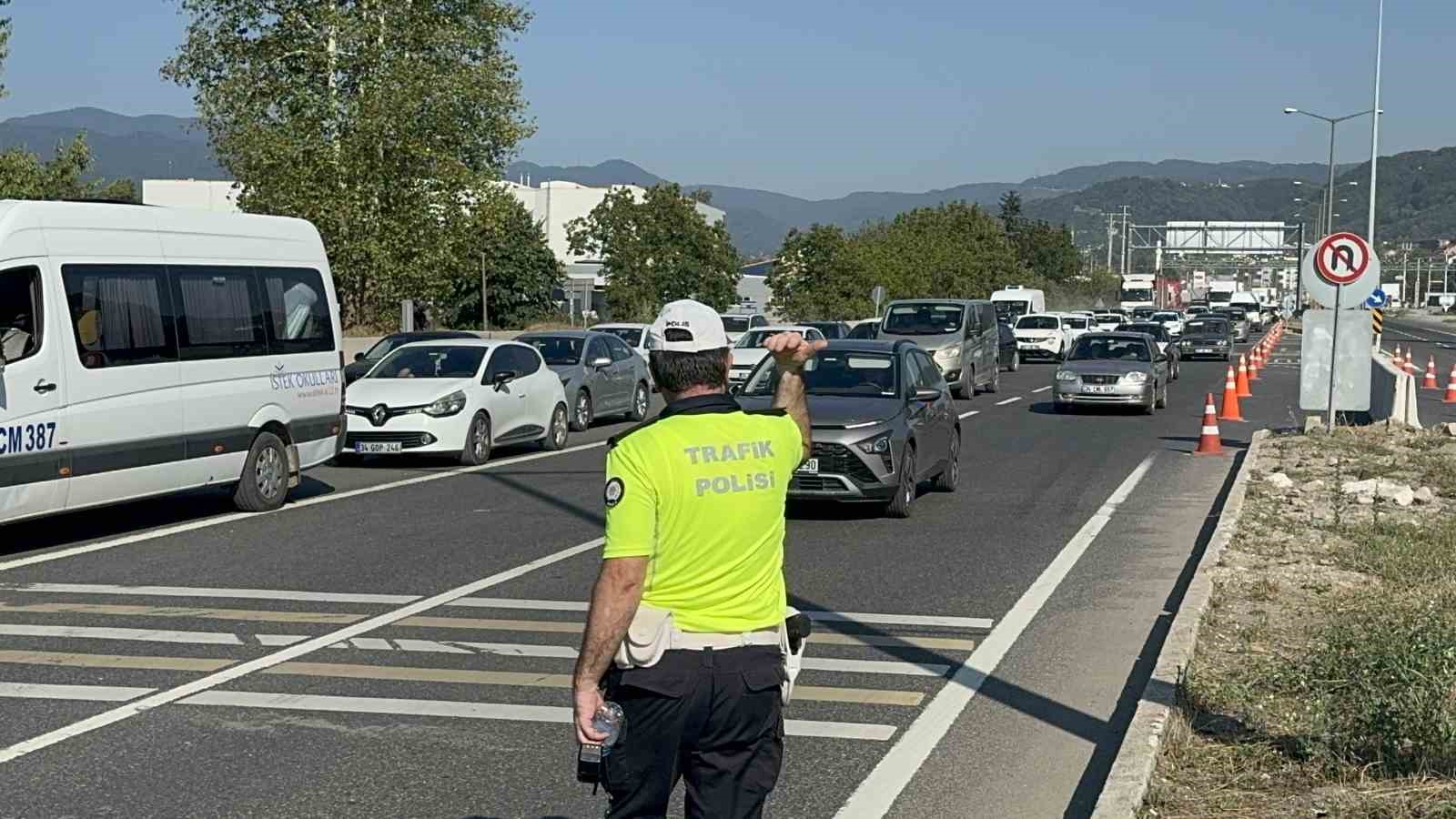 Otoyol kapalı olunca D-100’de kilometrelerce kuyruk oluştu
