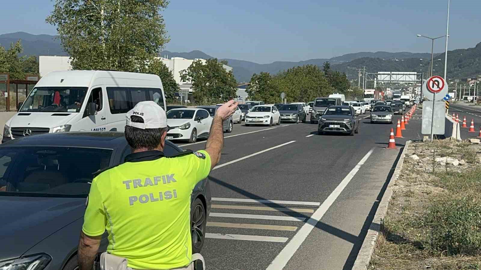 Otoyol kapalı olunca D-100’de kilometrelerce kuyruk oluştu
