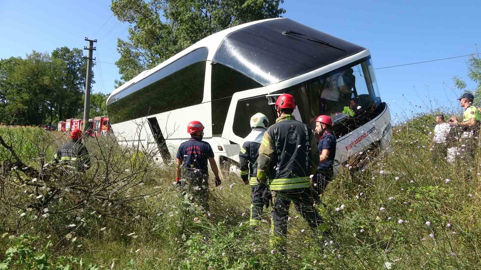 Kocaeli’de tur otobüsü yan yattı: 43 kişi bir saatte kurtarıldı
