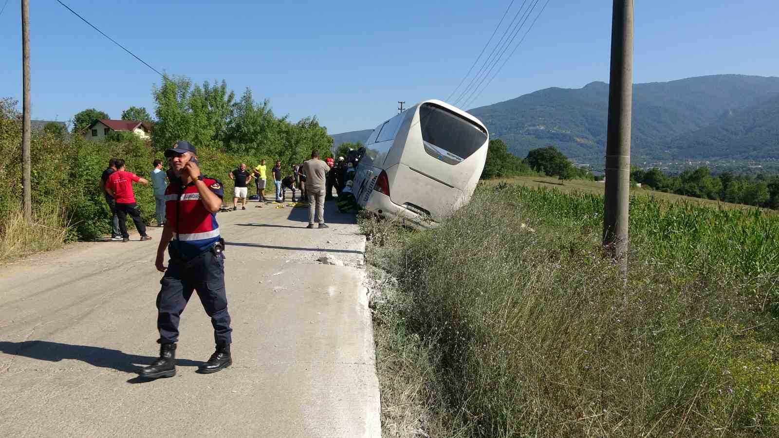 Kocaeli’de tur otobüsü yan yattı: 43 kişi bir saatte kurtarıldı
