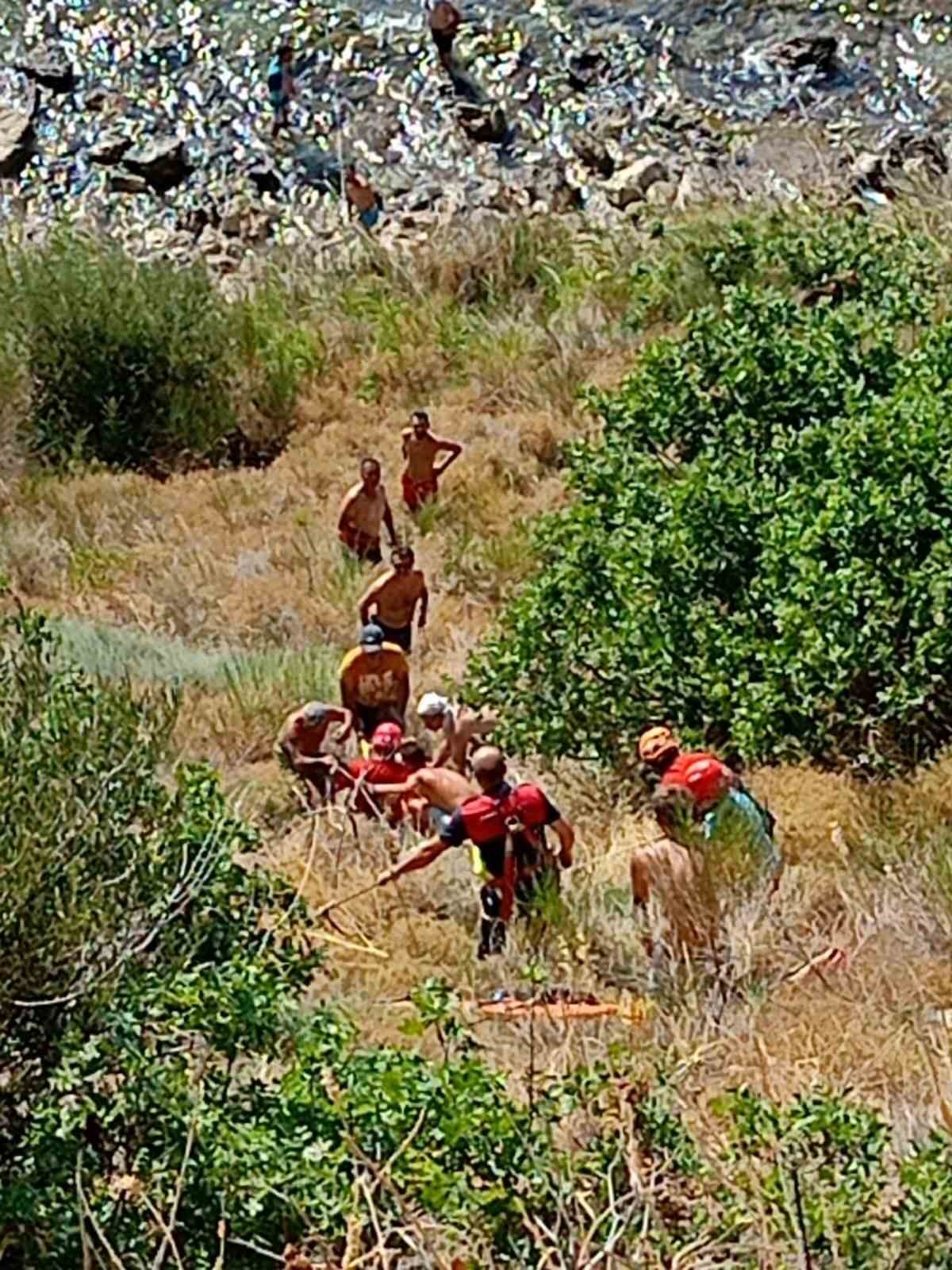 Çanakkale’de 30 metrelik uçurumdan düşen şahıs yaralandı
