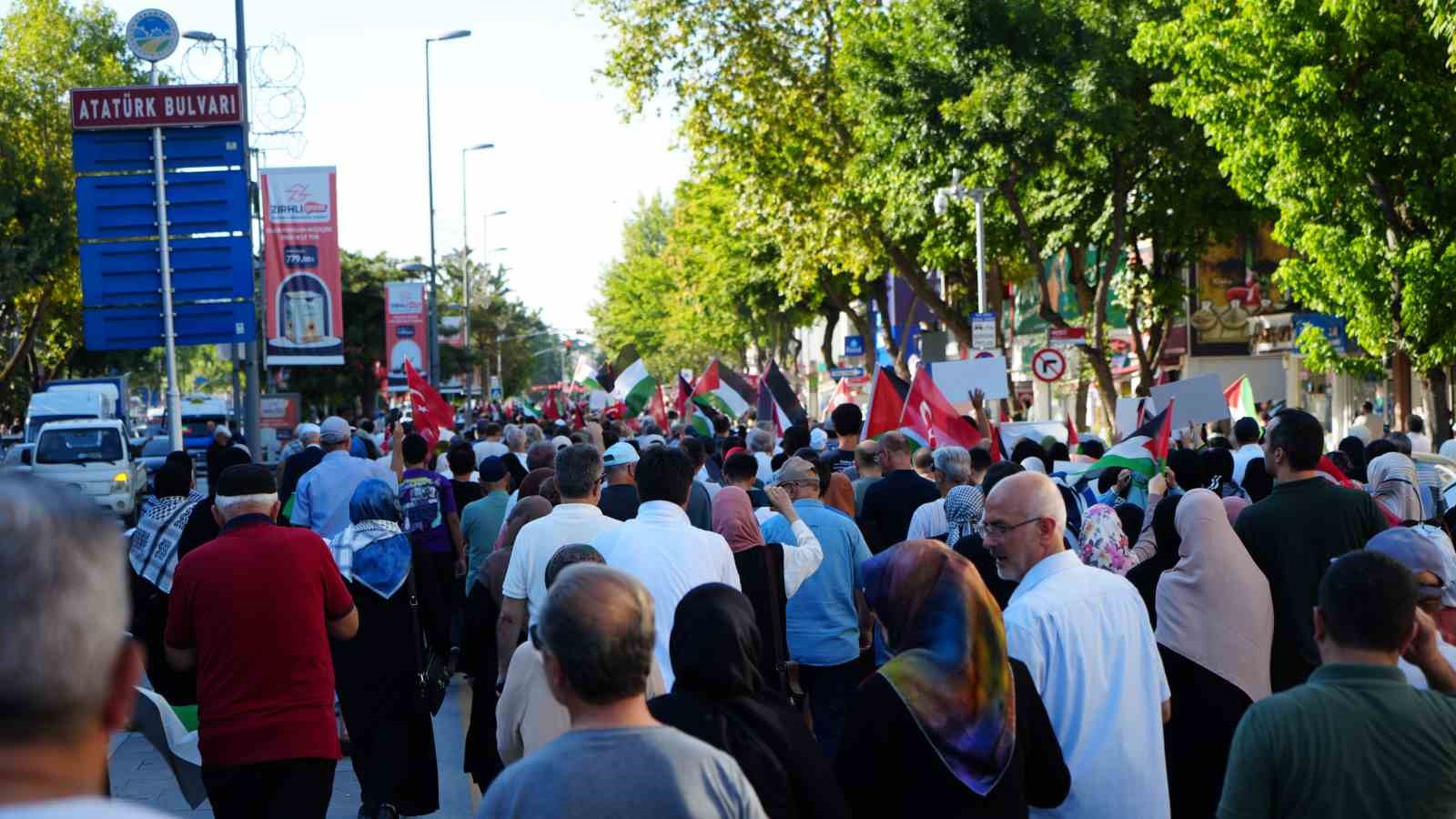 Sakarya’da binler Gazze ve İsmail Haniye için yürüdü
