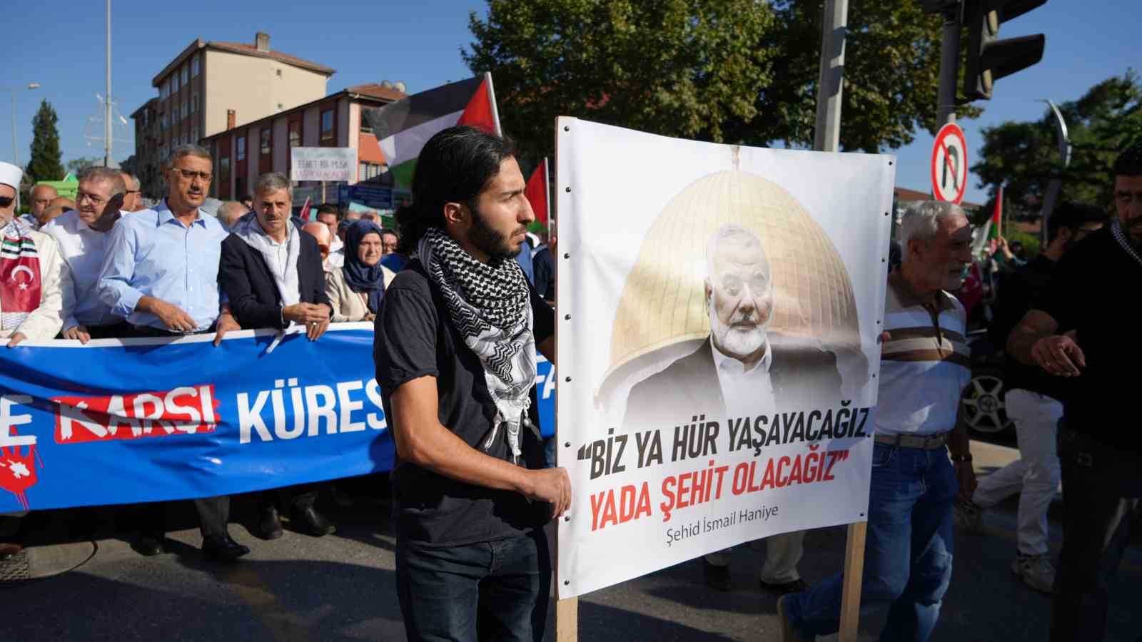 Sakarya’da binler Gazze ve İsmail Haniye için yürüdü
