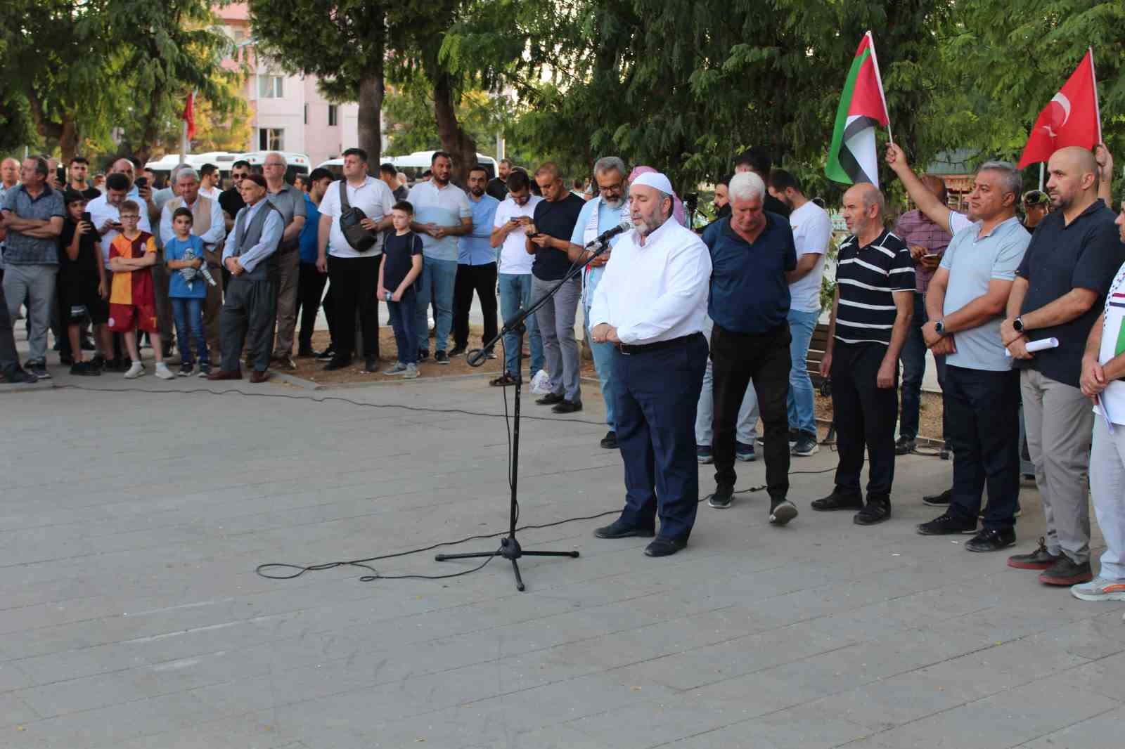 Siirt’te yüzlerce kişi Filistin ve İsmail Haniye için yürüdü
