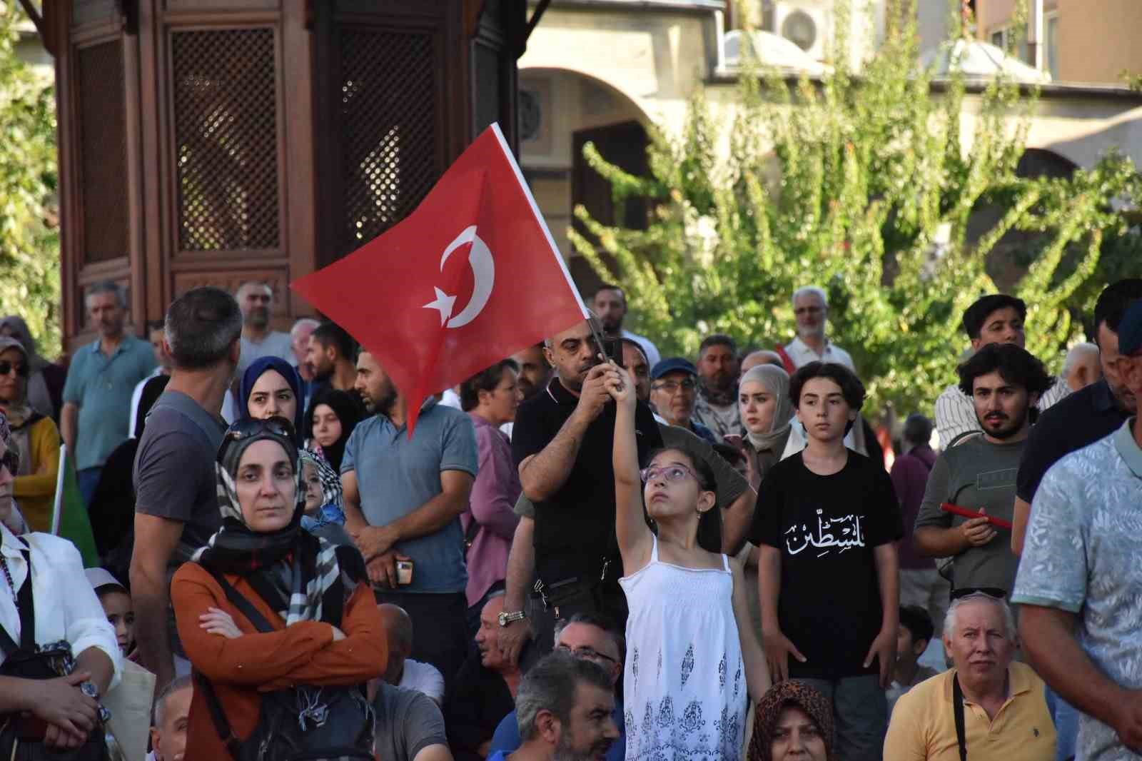 Bursa’da binlerce kişi Filistin ve Haniye için yürüdü
