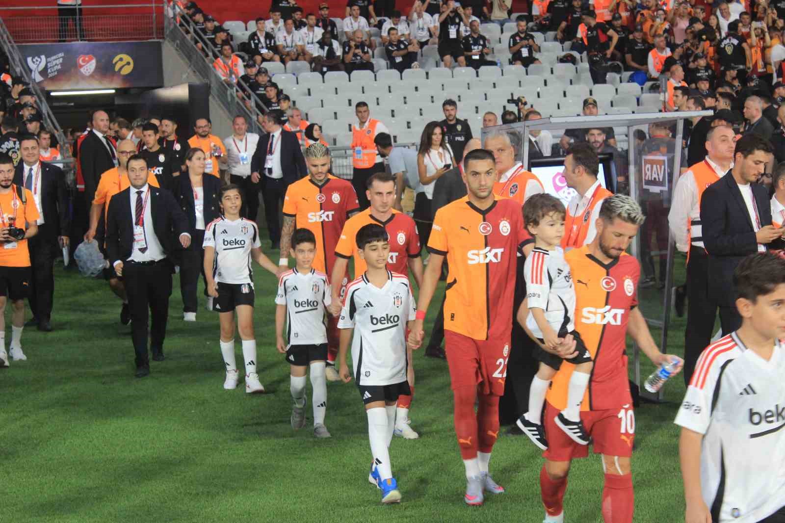 Turkcell Süper Kupa: Galatasaray: 0 - Beşiktaş: 1 (Maç devam ediyor)
