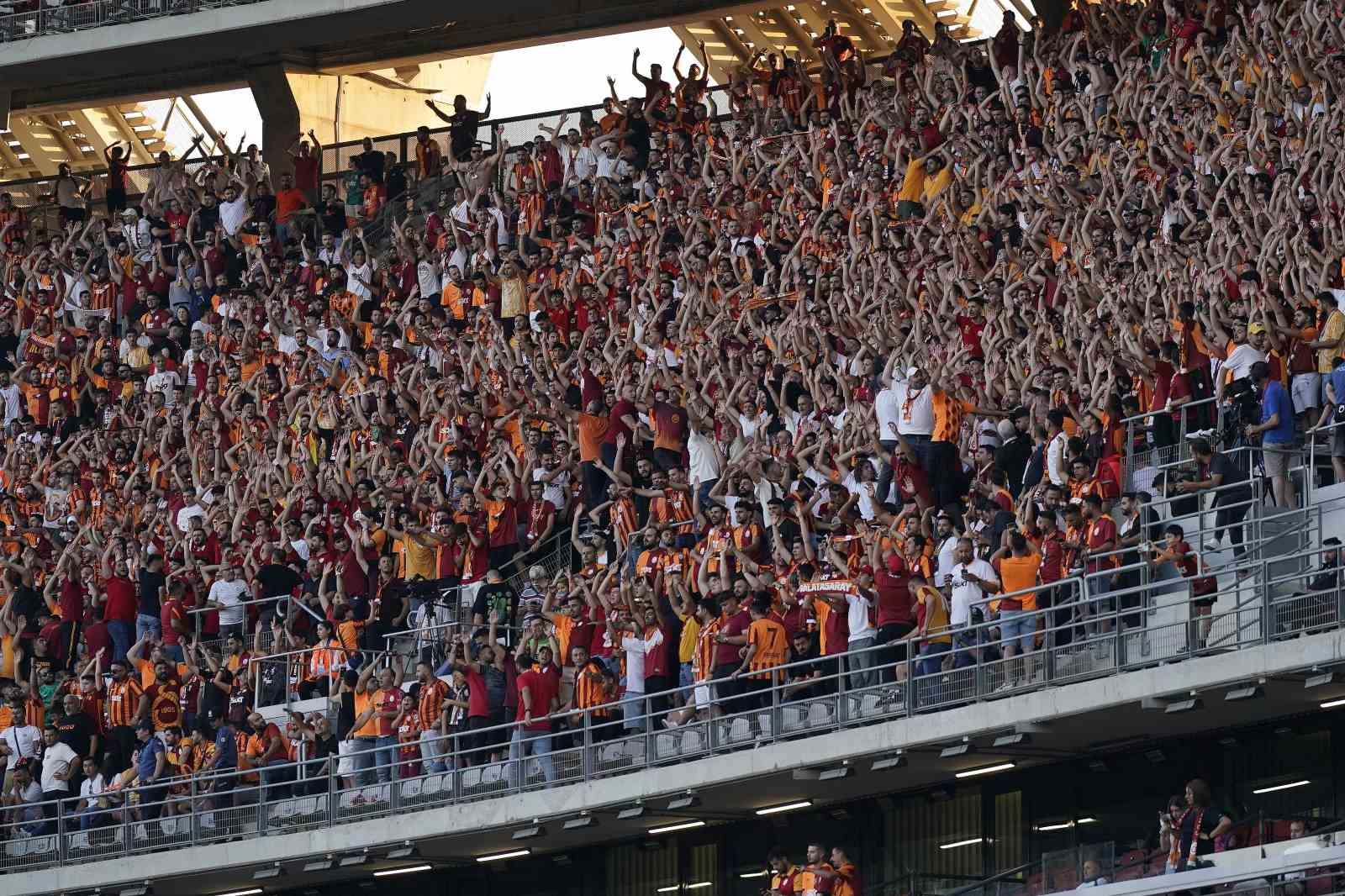 Turkcell Süper Kupa: Galatasaray: 0 - Beşiktaş: 1 (Maç devam ediyor)
