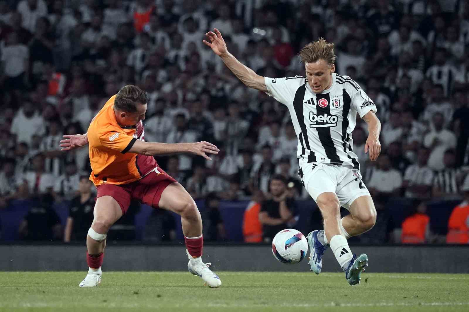 Turkcell Süper Kupa: Galatasaray: 0 - Beşiktaş: 1 (İlk yarı)
