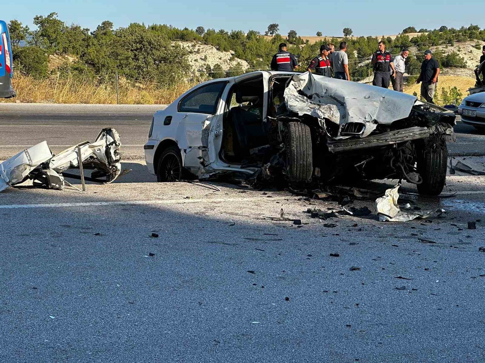 Kütahya’da şerit ihlali yapan araç kazaya neden oldu: 5 yaralı
