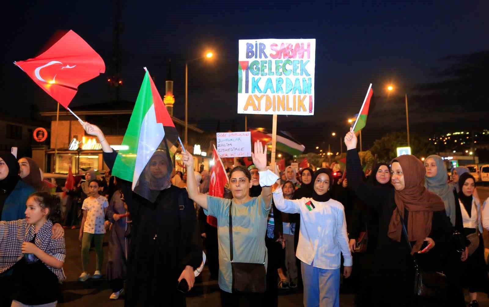 Heniyye’nin son çağrısı için Antalya’da binlerce kişi toplandı
