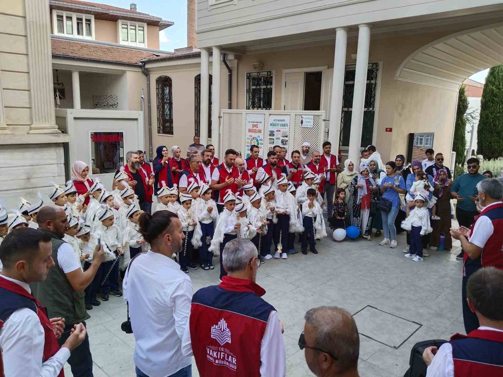 Vakıflar 2. Bölge Müdürlüğü tarafından 150 çocuk için sünnet töreni yapıldı
