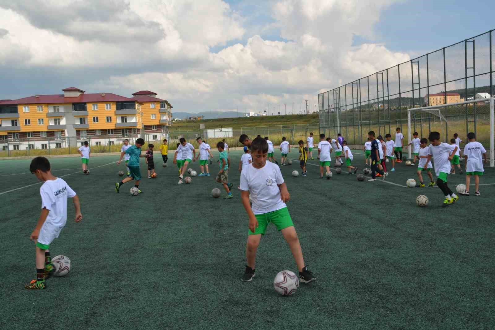 Sarıkamış’ta çocuklar önce Kuran kursu, sonra spora koşuyor
