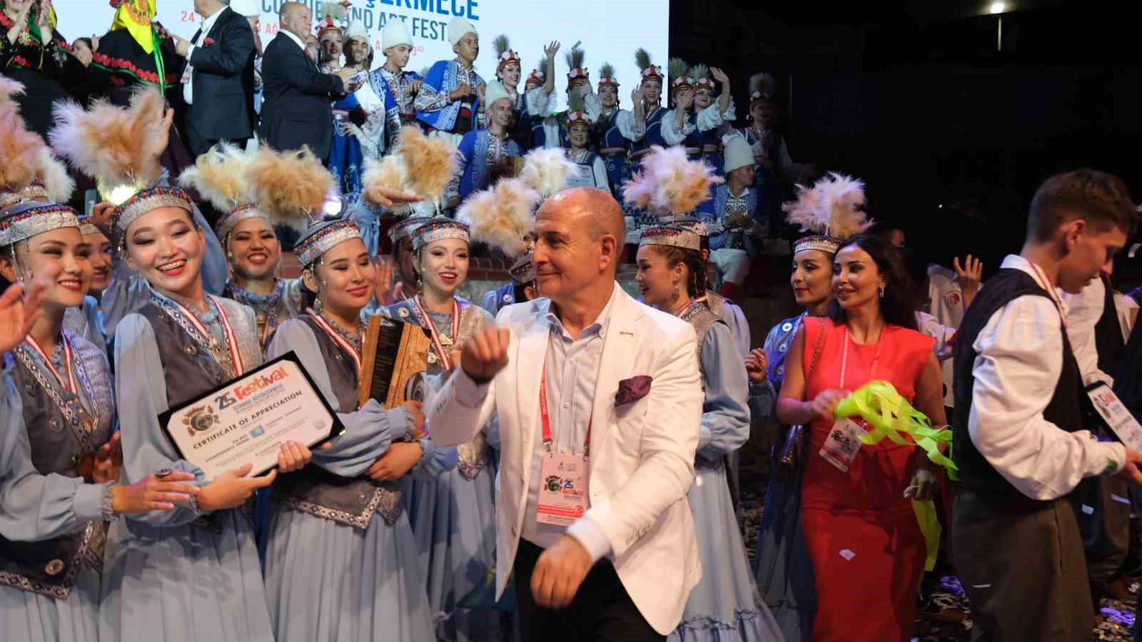 Büyükçekmece Kültür ve Sanat Festivali, görkemli sahne şovlarıyla son buldu
