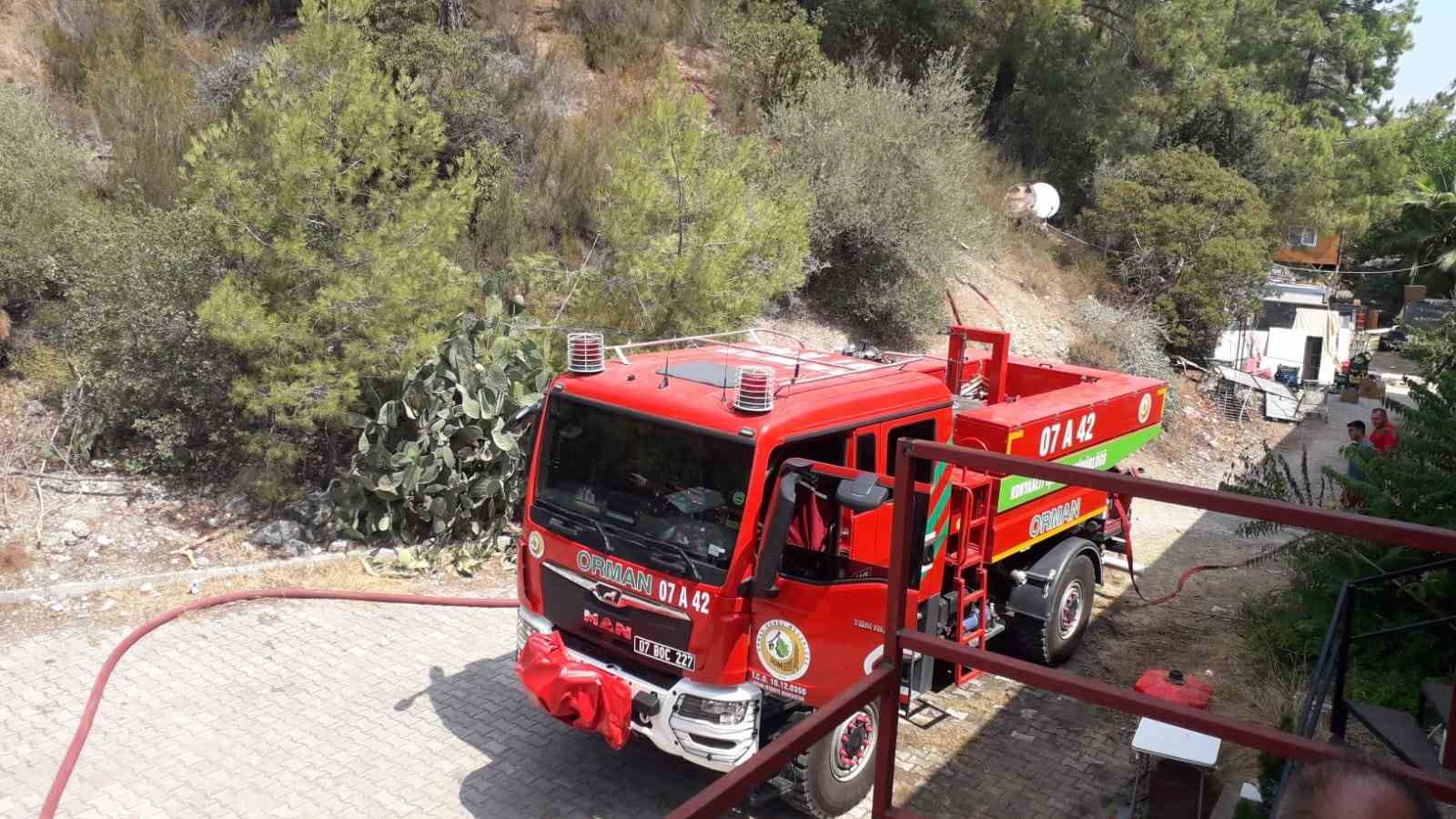 Antalya Kemer’de çıkan orman yangını kontrol altına alındı
