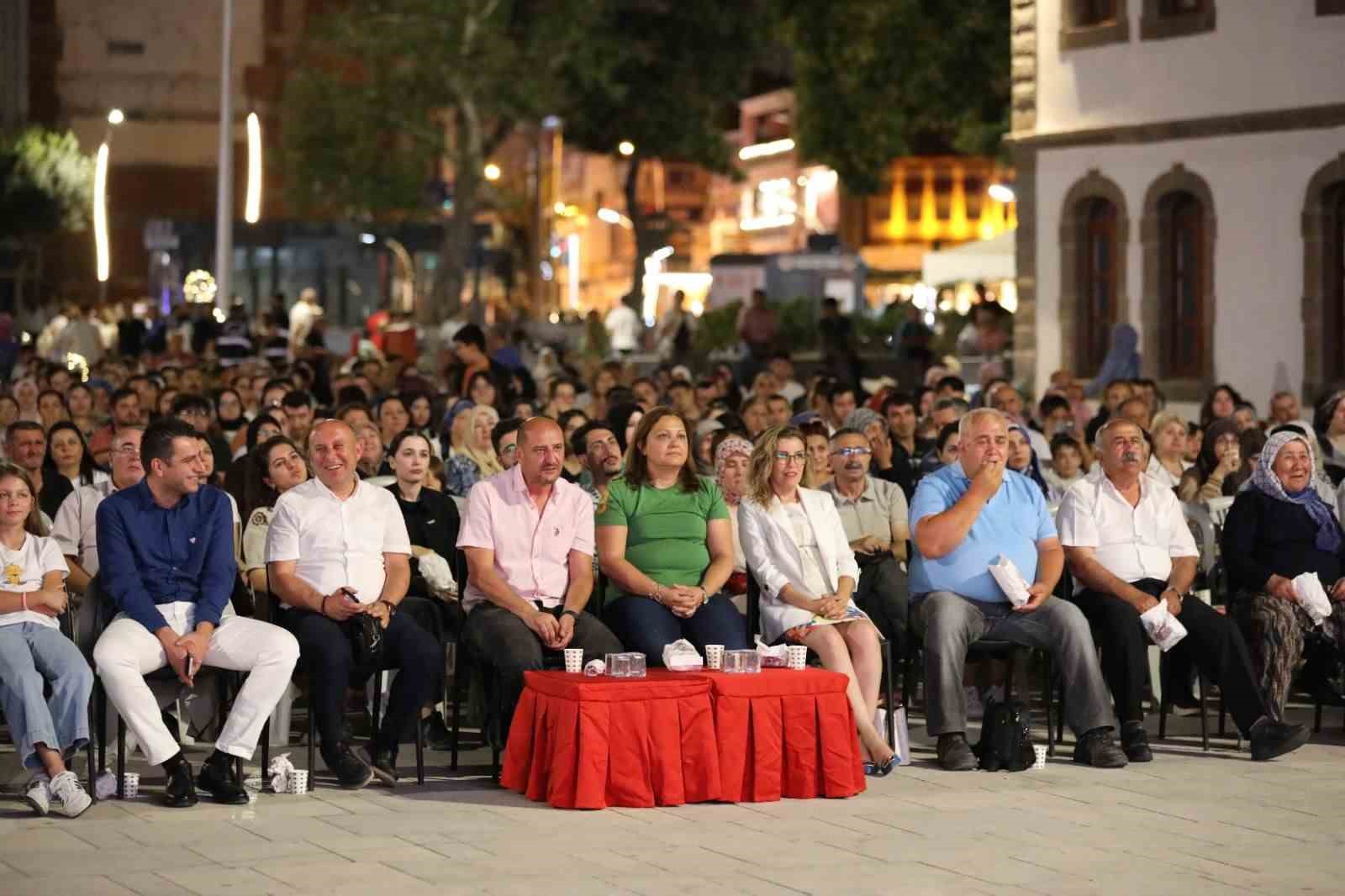 Afyonkarahisar’da Aybüke: öğretmen oldum ben filmine büyük ilgi
