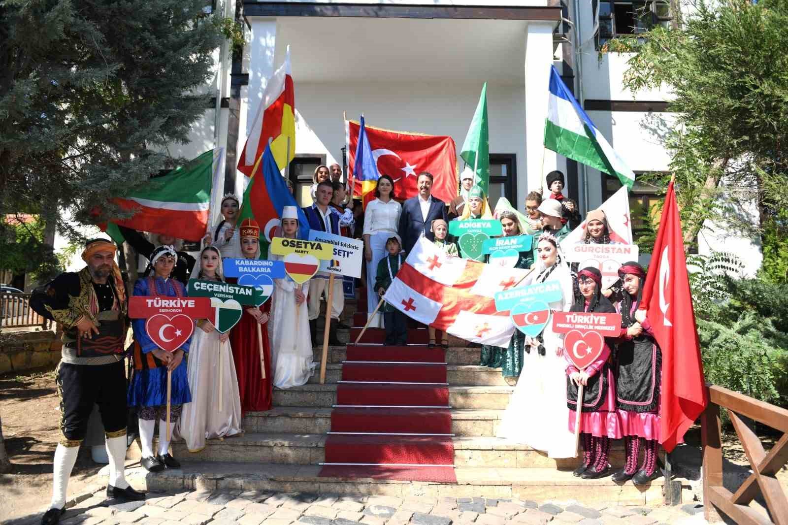 I. Uluslararası Beypazarı Halk Dansları ve Müzik Festivali coşkulu bir kortejle başladı
