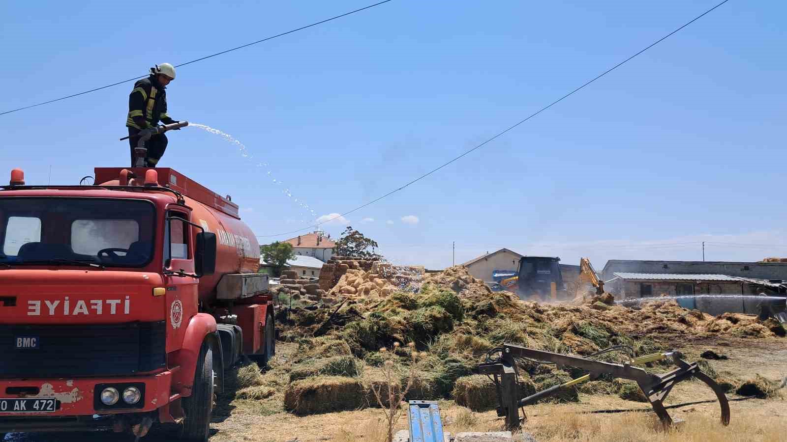 Karaman’da çıkan yangında 400 saman balyası kül oldu
