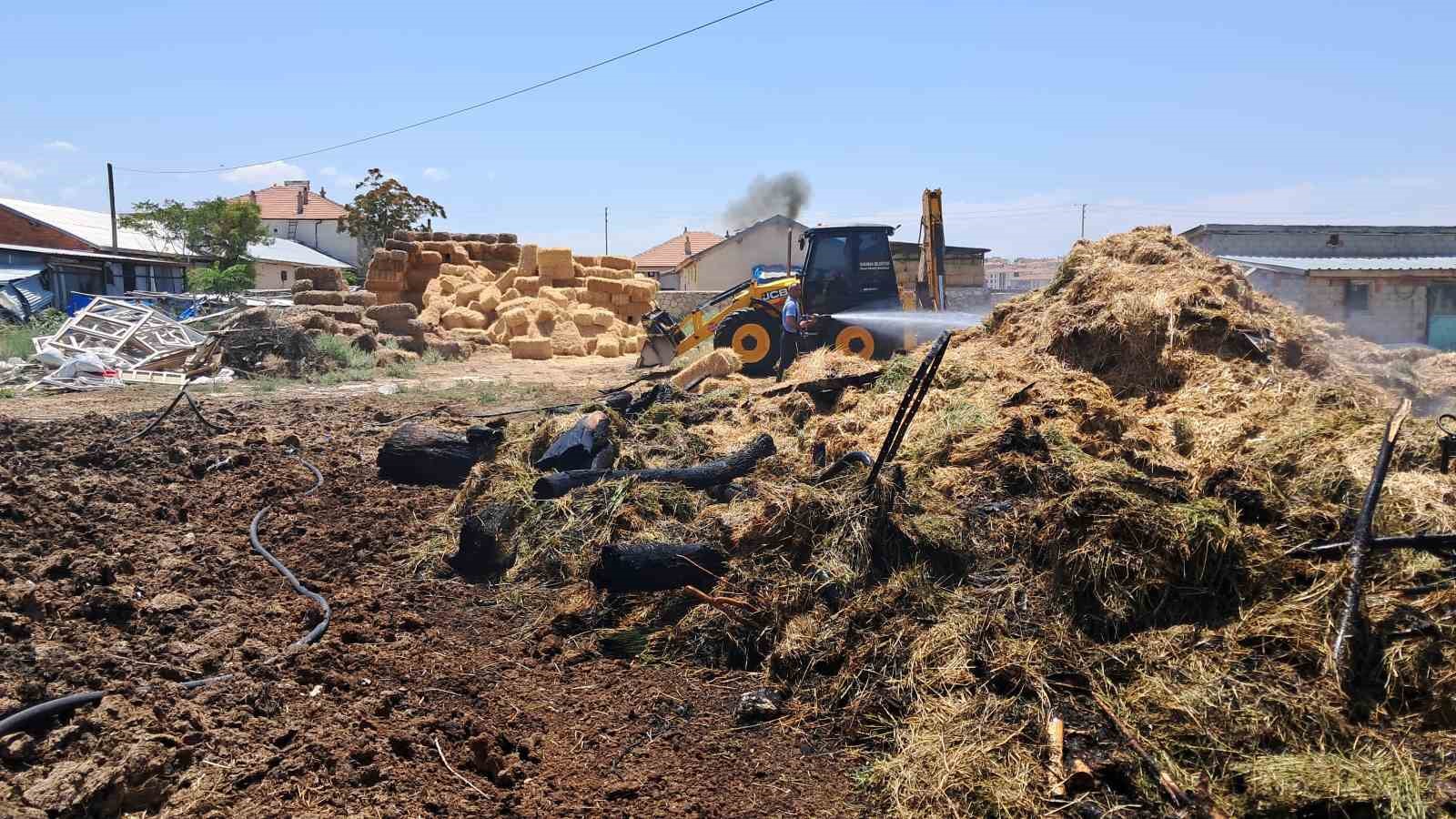 Karaman’da çıkan yangında 400 saman balyası kül oldu
