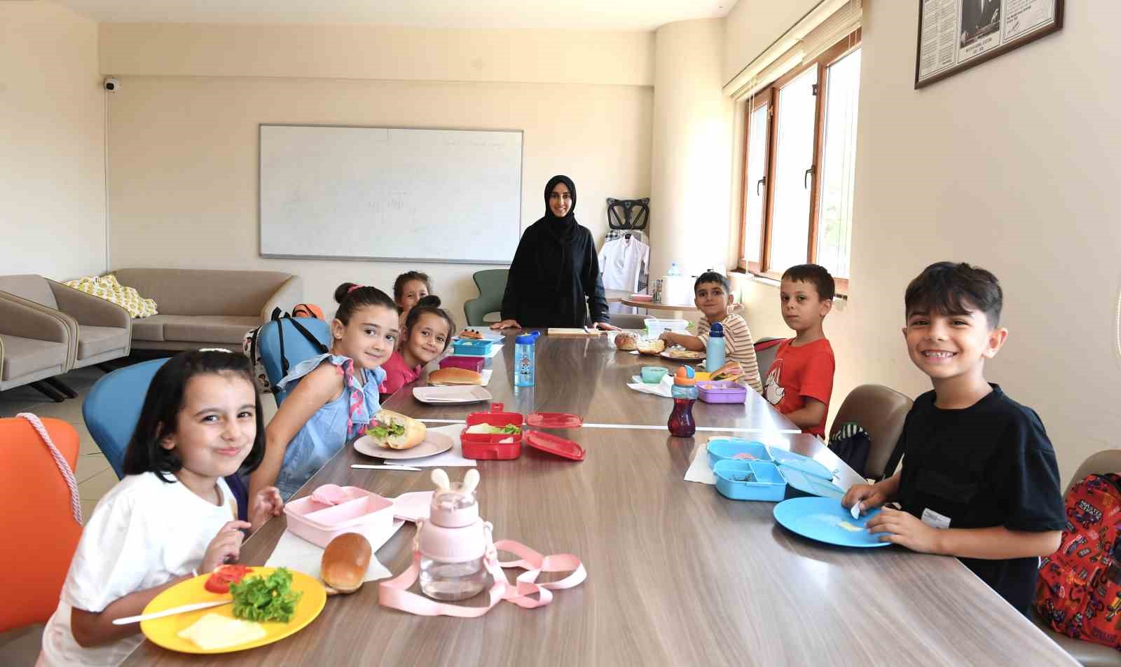 Osmangazi’nin atölyelerinde çocuklar hayatı öğreniyor
