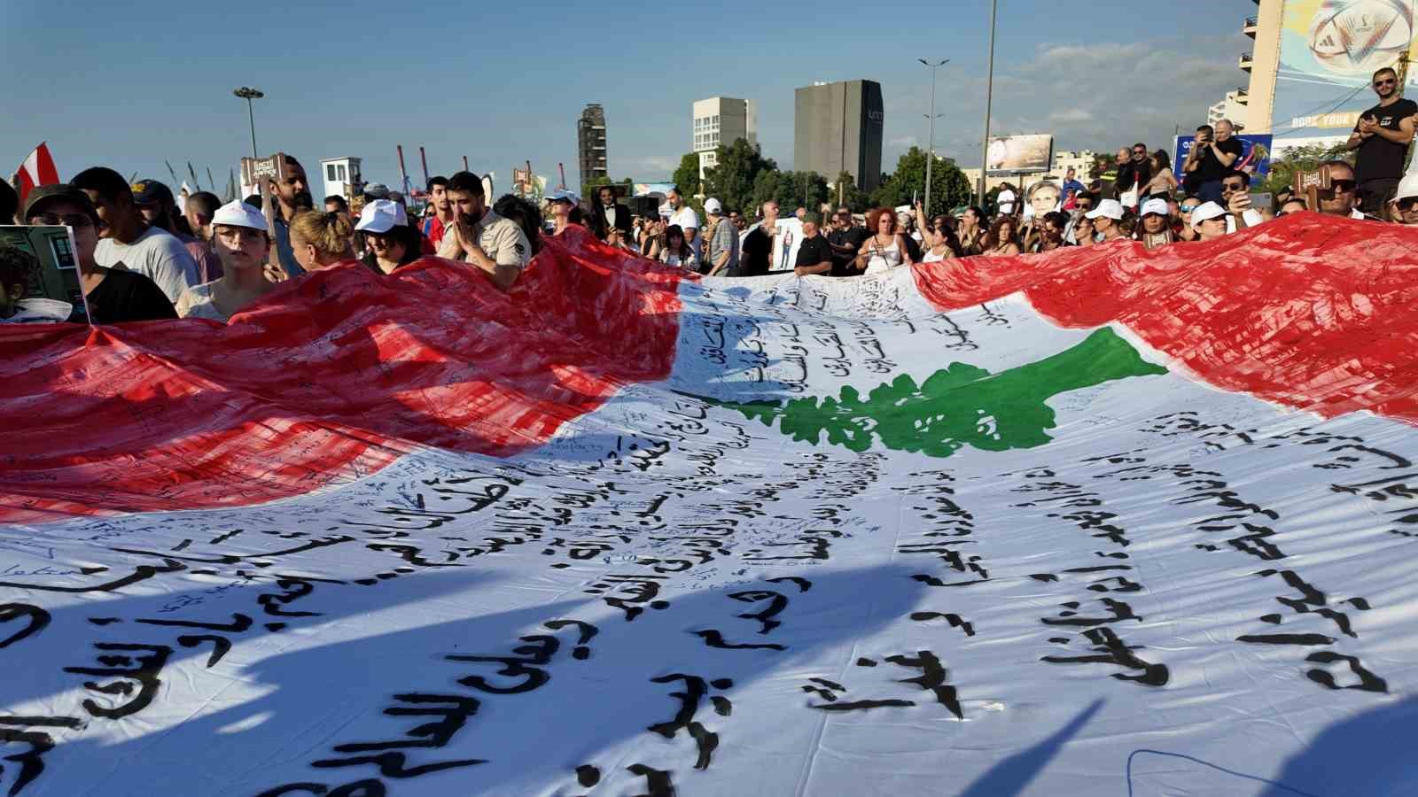 Beyrut Limanı’ndaki patlamada hayatını kaybedenler anıldı
