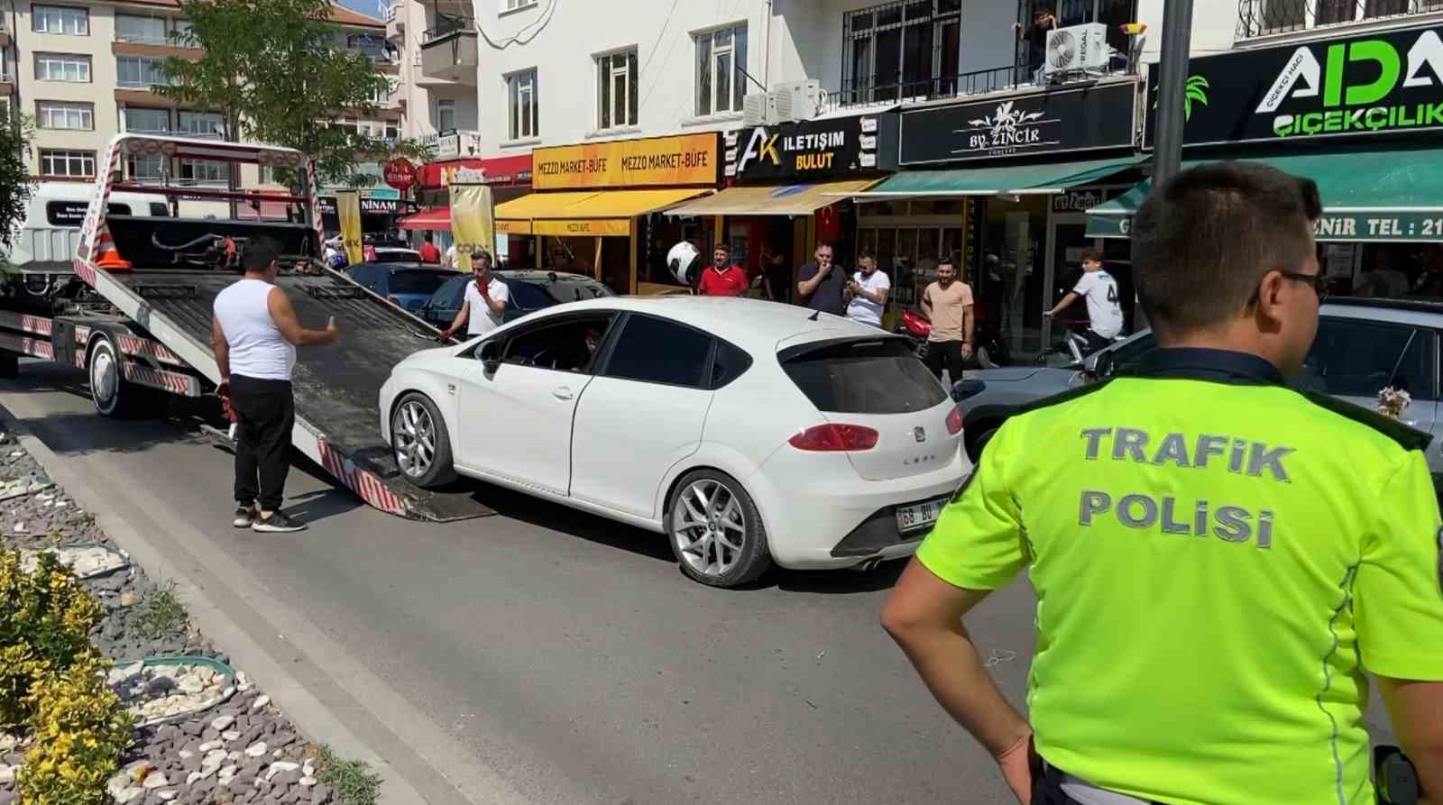 Polis “Çekeceğim” dedi, sürücü “Çektirtmem” diyerek mukavemet gösterdi
