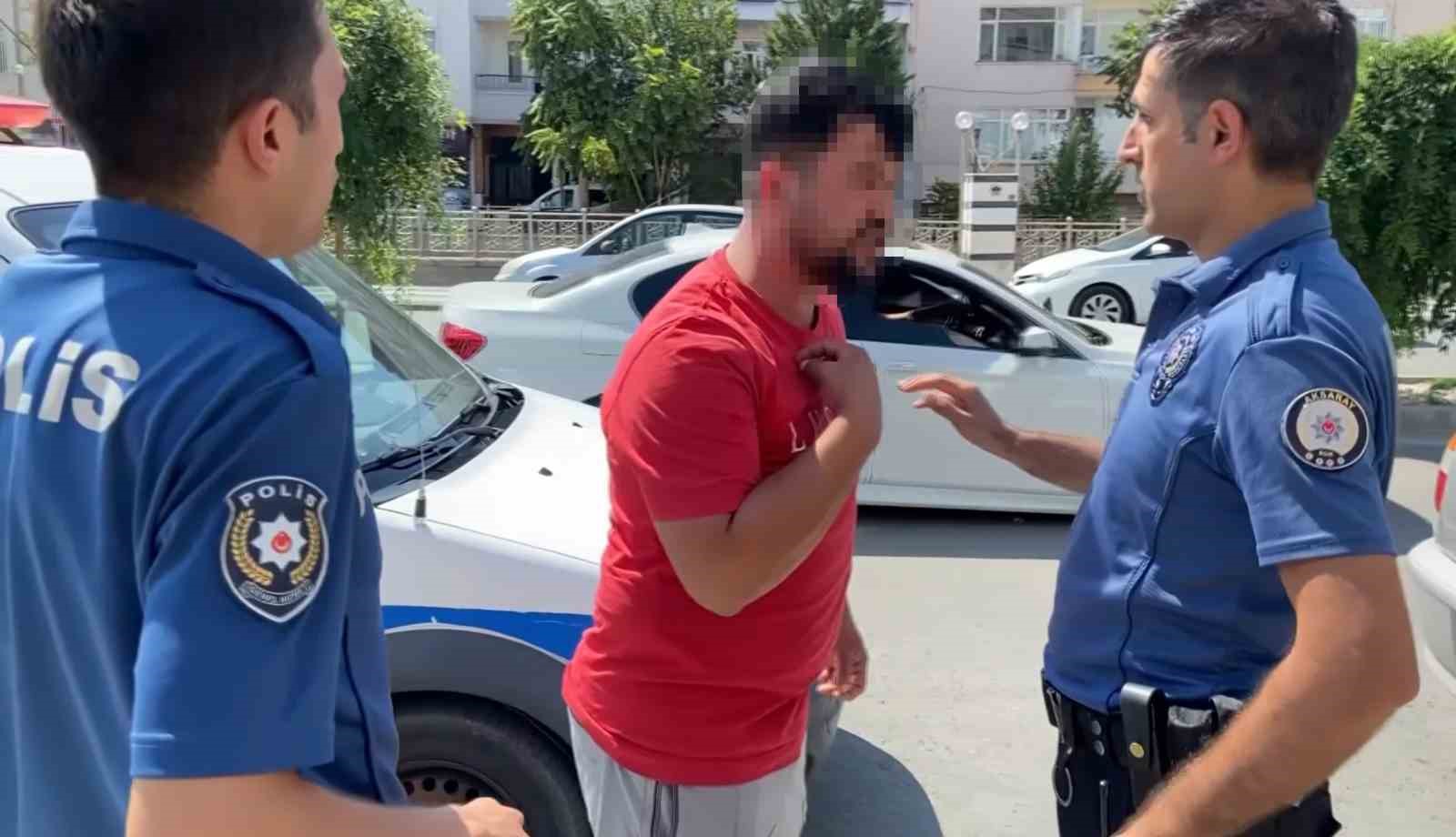 Polis “Çekeceğim” dedi, sürücü “Çektirtmem” diyerek mukavemet gösterdi
