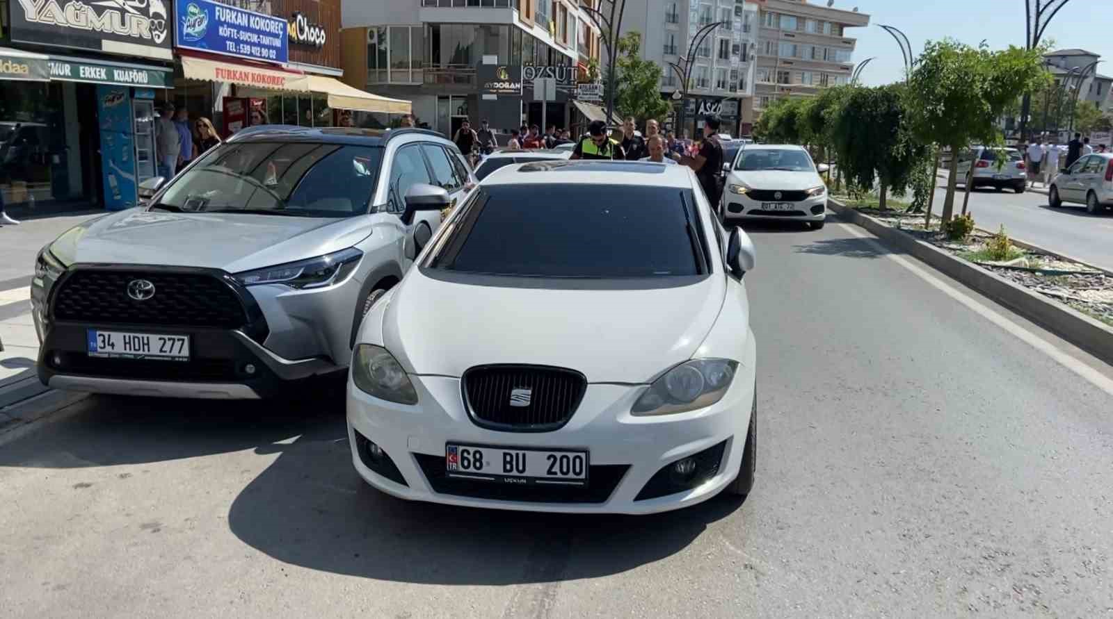 Polis “Çekeceğim” dedi, sürücü “Çektirtmem” diyerek mukavemet gösterdi
