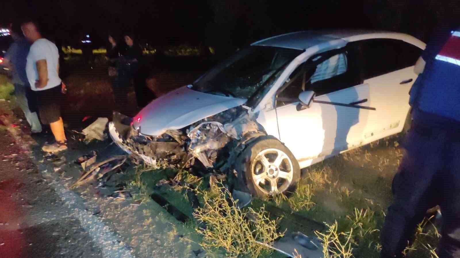 Bursa’da otomobiller kafa kafaya çarpıştı: 3 yaralı
