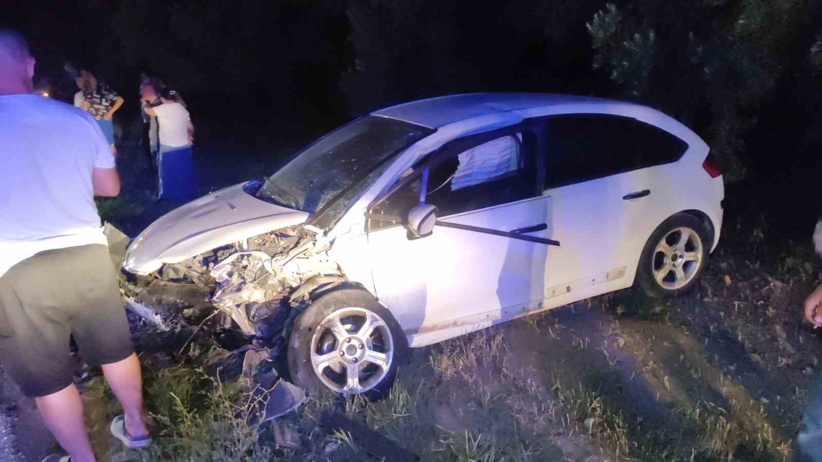 Bursa’da otomobiller kafa kafaya çarpıştı: 3 yaralı
