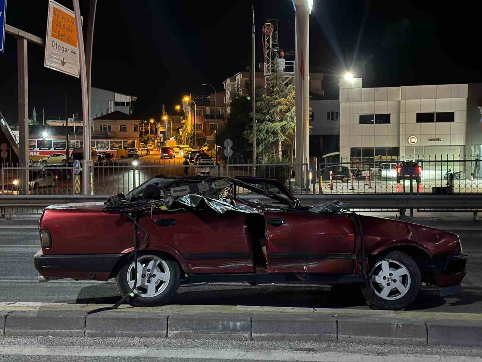 Uşak’ta feci kaza: Tırın dorsesine çarpan otomobil sürücüsü hayatını kaybetti
