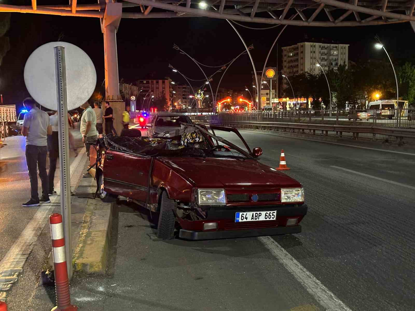 Uşak’ta feci kaza: Tırın dorsesine çarpan otomobil sürücüsü hayatını kaybetti
