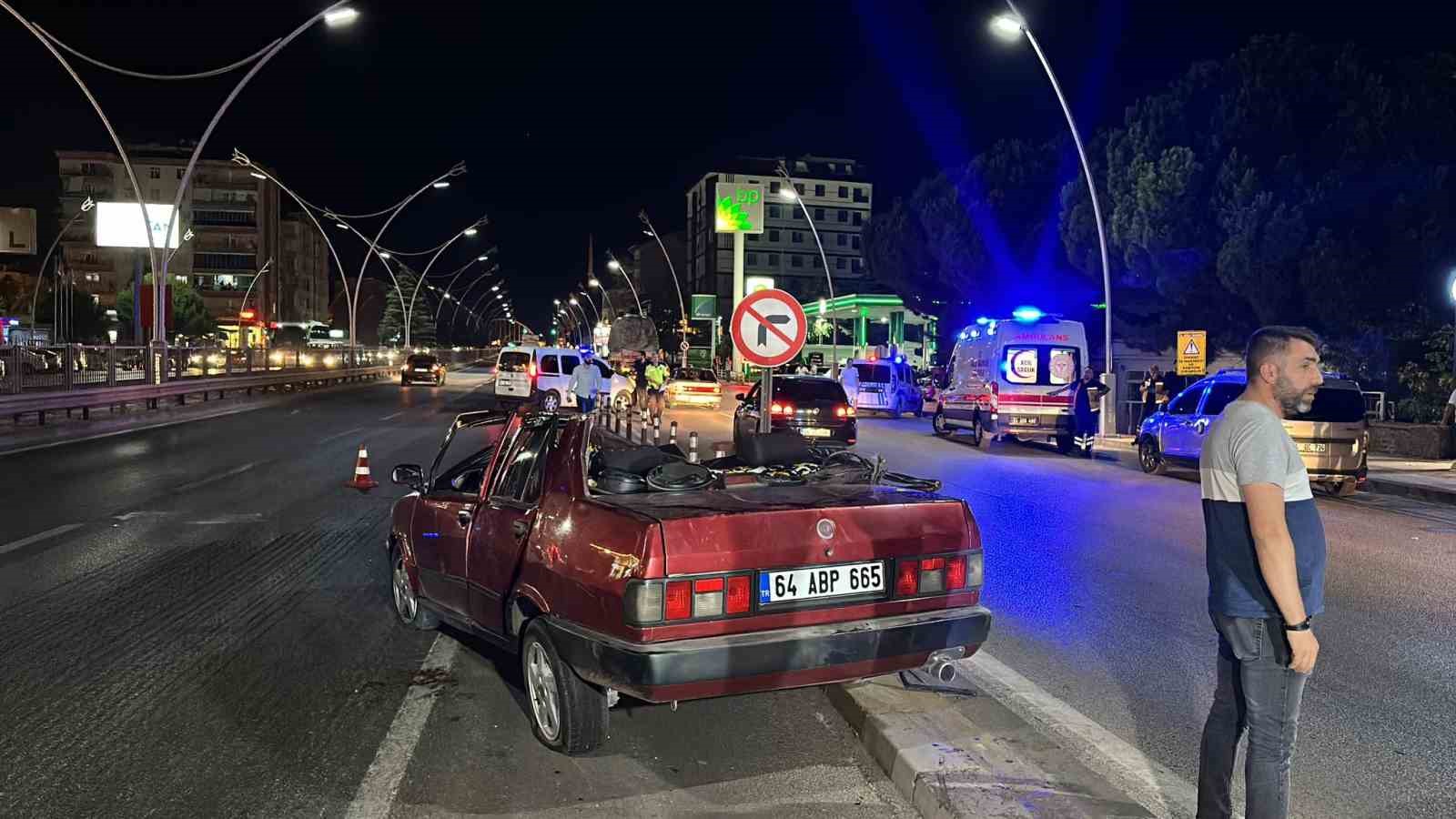 Uşak’ta feci kaza: Tırın dorsesine çarpan otomobildeki bir kişi hayatını kaybetti
