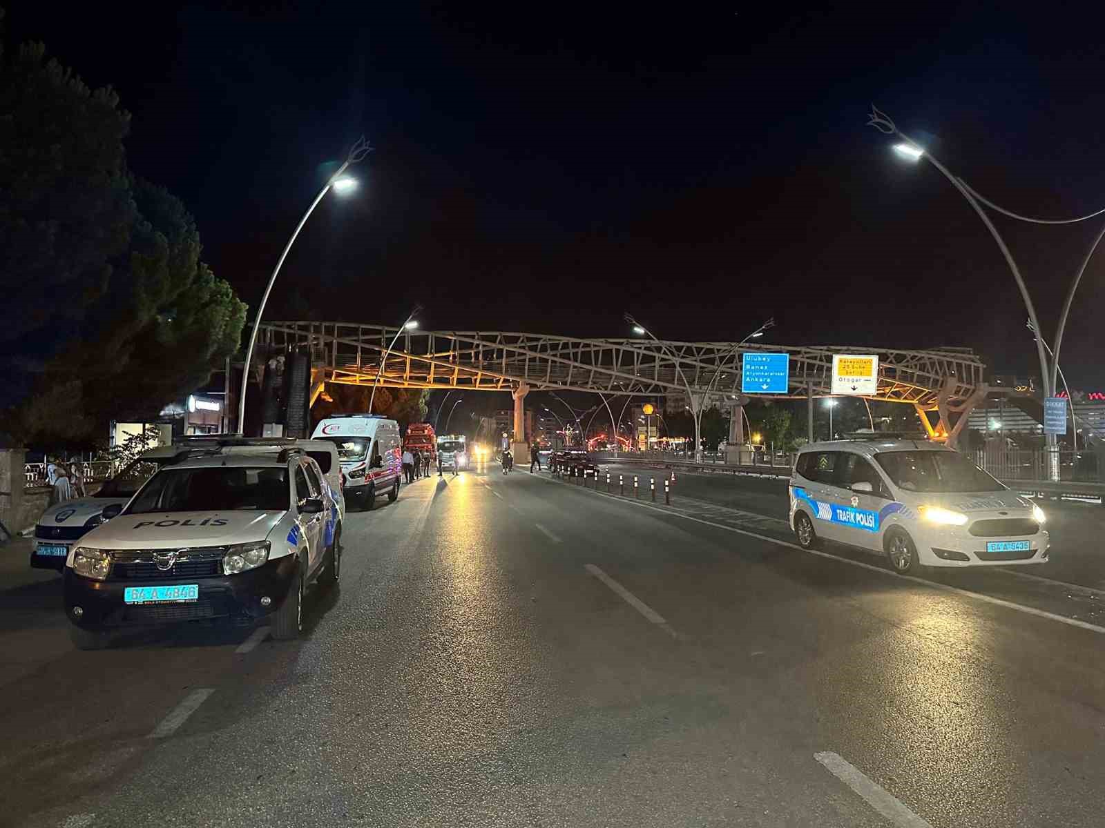 Uşak’ta feci kaza: Tırın dorsesine çarpan otomobildeki bir kişi hayatını kaybetti
