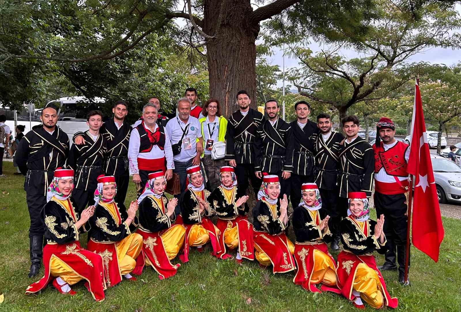 BUÜ Halk Dansları Topluluğu, Porto’da Türkiye’yi temsil etti
