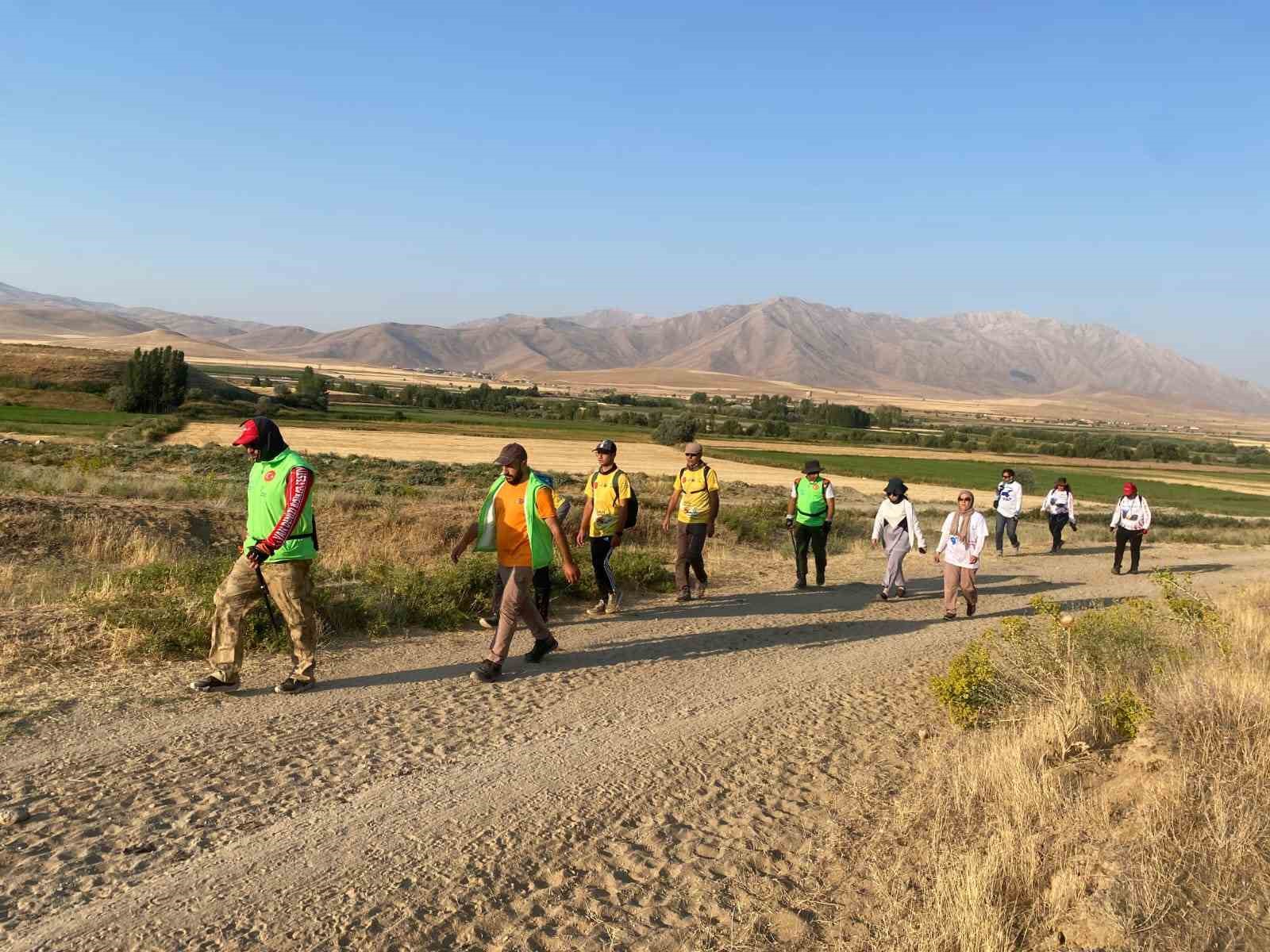 Şamran Kanalı için 51 kilometre yürüdüler
