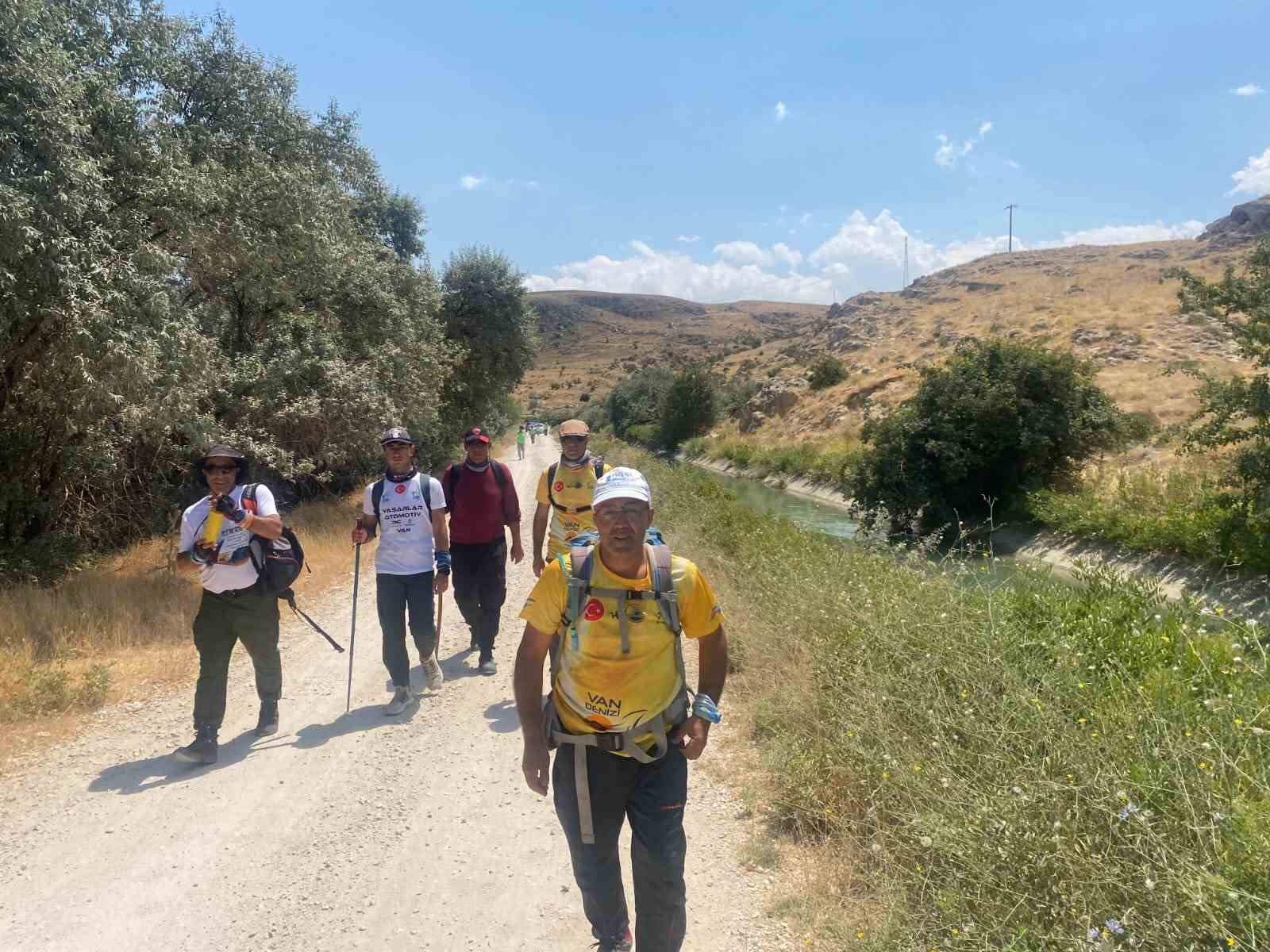 Şamran Kanalı için 51 kilometre yürüdüler
