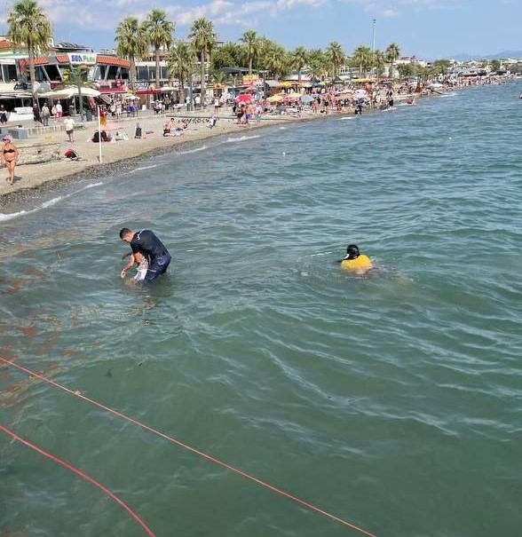 Boğulma tehlikesi geçiren çocuğu Sahil Güvenlik kurtardı
