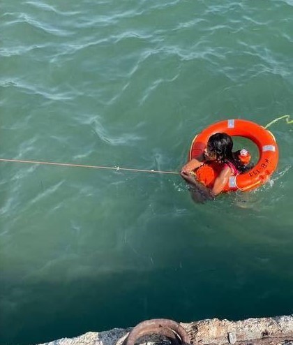 Boğulma tehlikesi geçiren çocuğu Sahil Güvenlik kurtardı
