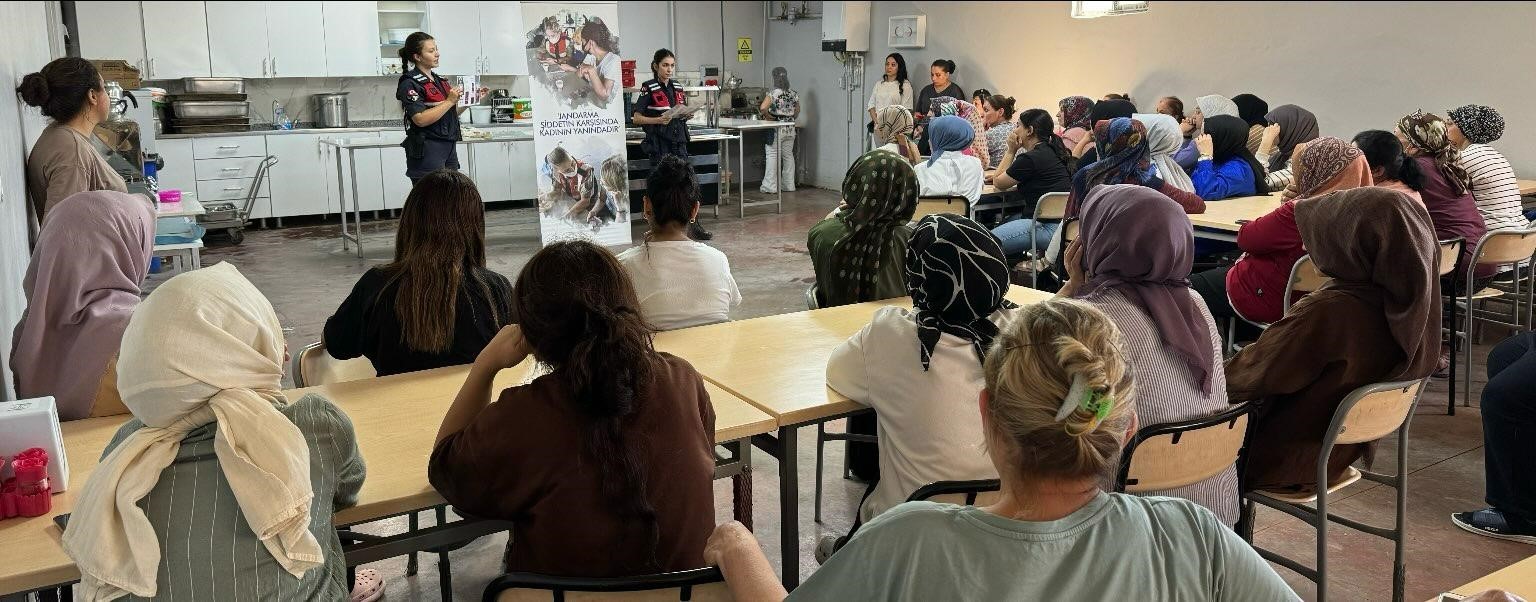 Malatya’da jandarma ekipleri KADES uygulamasını tanıttı
