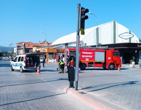 Tavşanlı’da hareket halindeki otomobilde yangın çıktı
