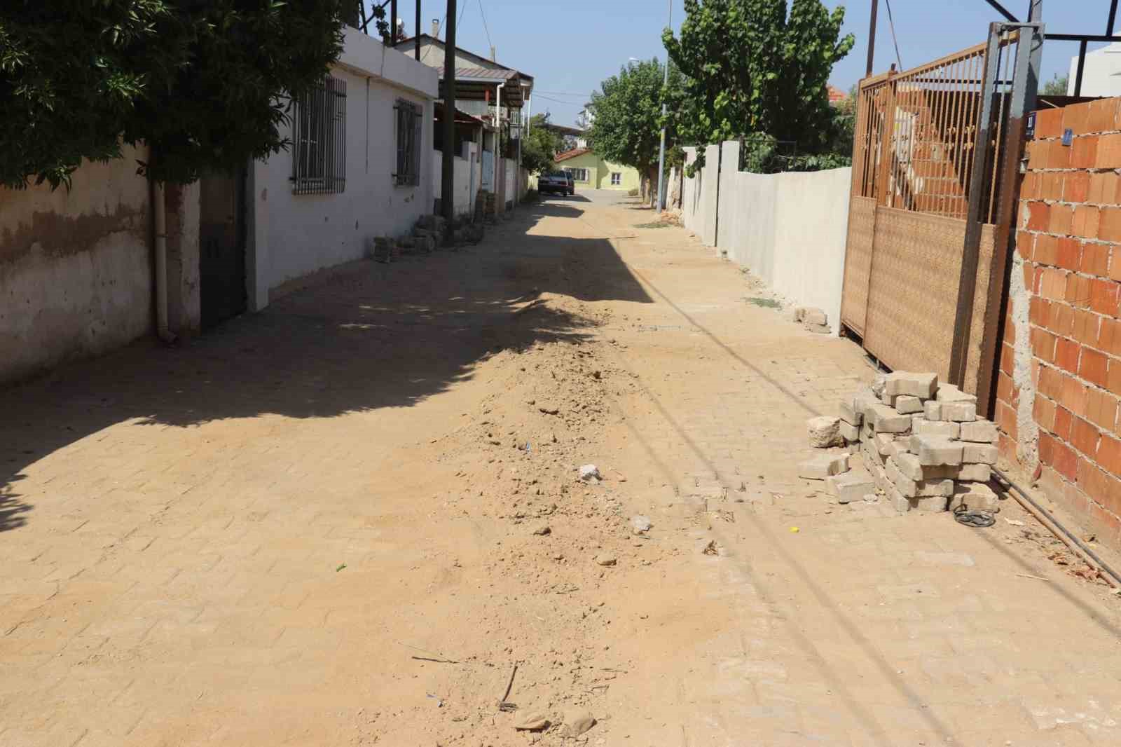 Nazilli Belediyesi İstiklal’de yolları yeniliyor
