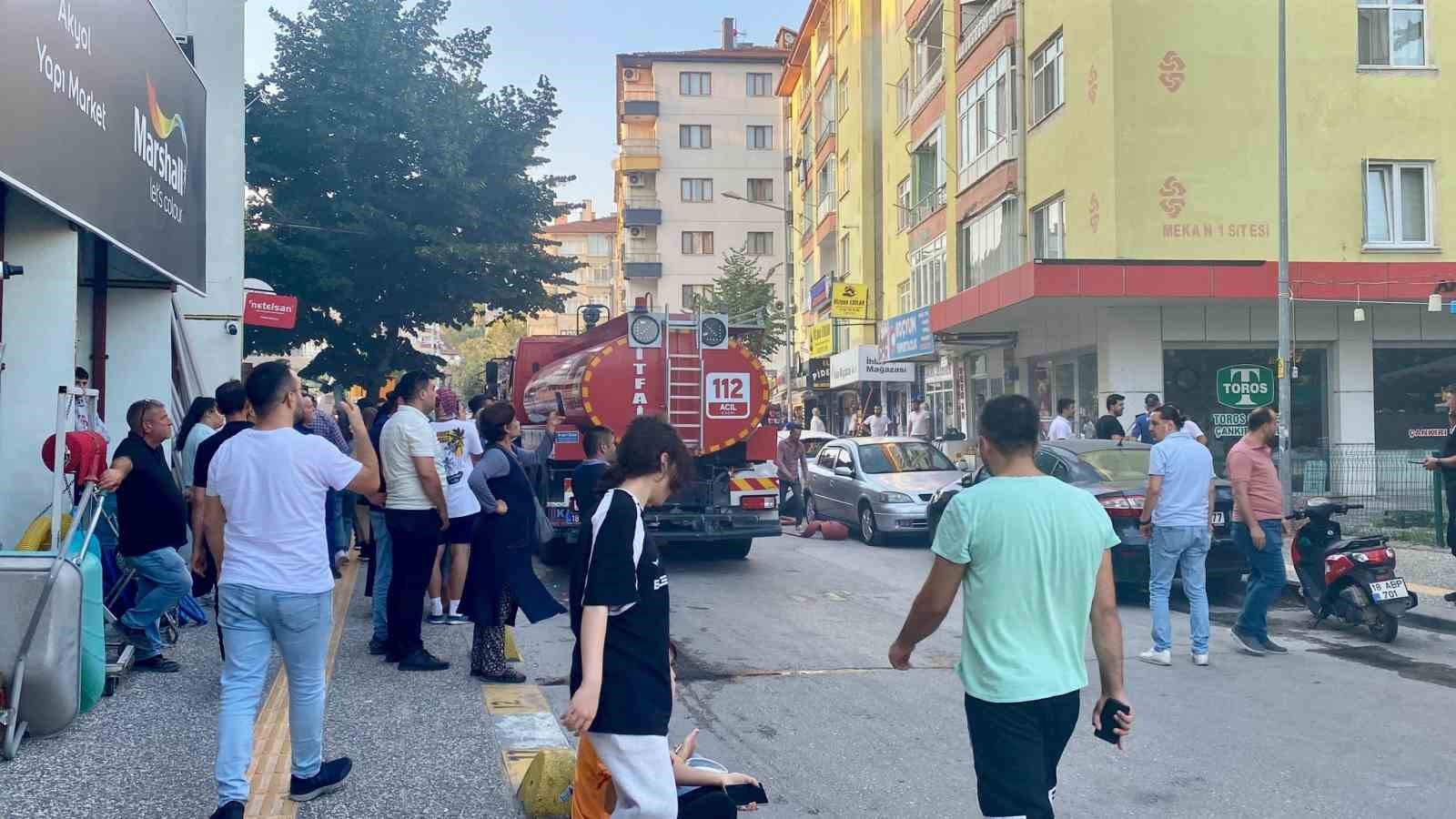 Apartman dairesindeki yangın 1 kişiyi hastanelik etti
