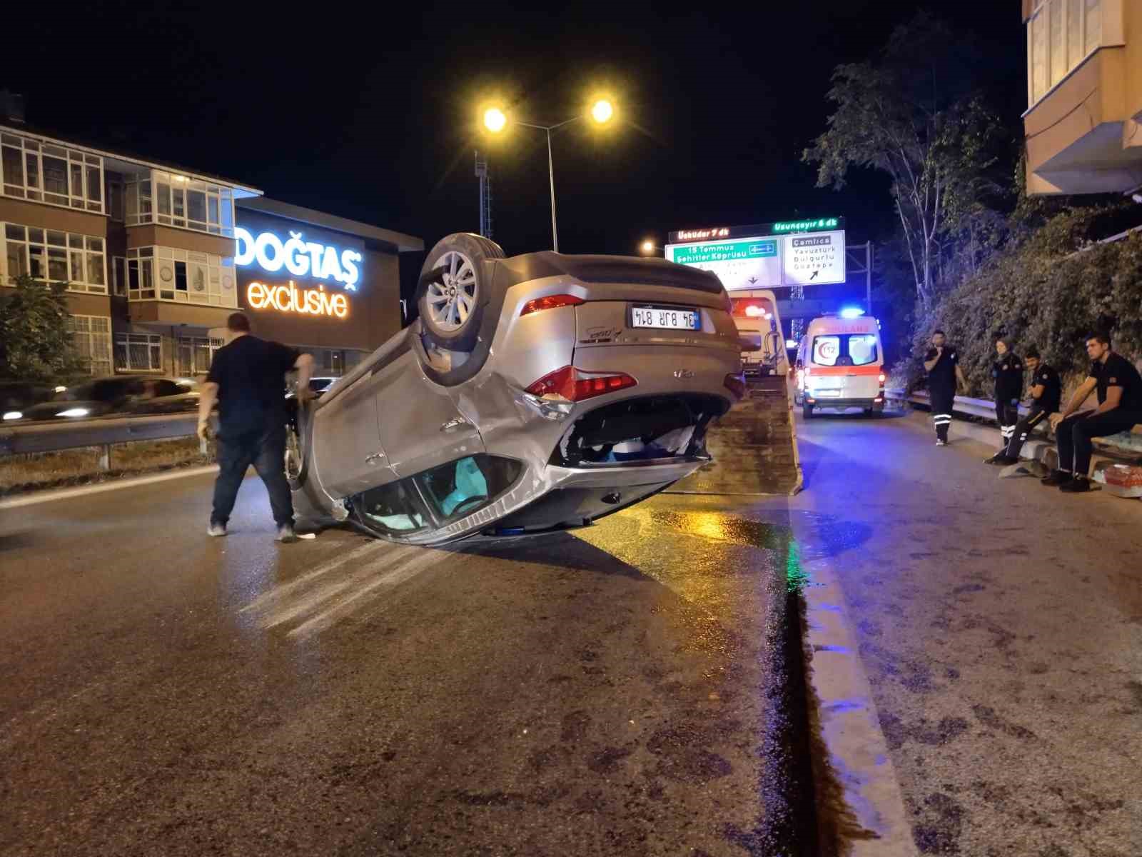 Üsküdar’da kontrolden çıkan otomobilin çarptığı araç takla attı
