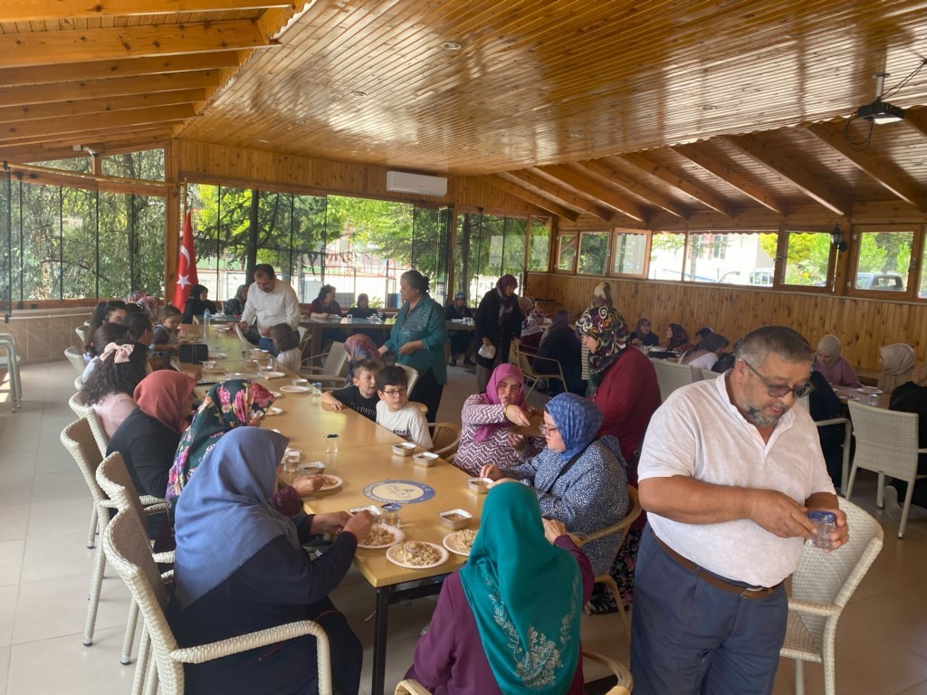 Gölpazarı Öğretmenevi Müdürlüğü’nden aşure ikramı
