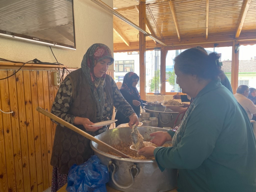 Gölpazarı Öğretmenevi Müdürlüğü’nden aşure ikramı
